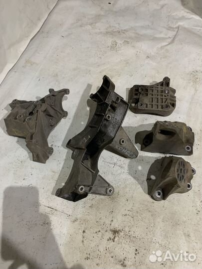 Кронштейн опора двигателя Touareg GP