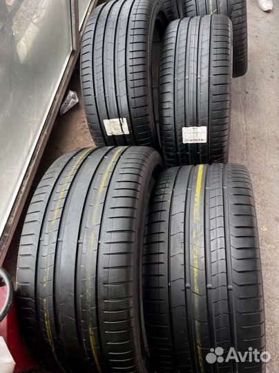 Pirelli P Zero PZ4 315/30 R22 и 275/35 R22