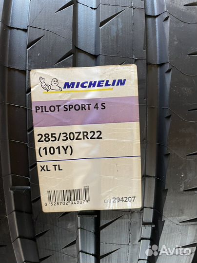 Michelin Pilot Sport 4 S 285/30 R22 и 335/25 R22 105Y