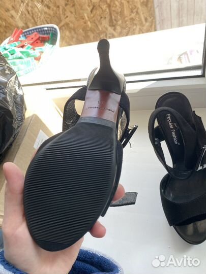 Босоножки новые 34