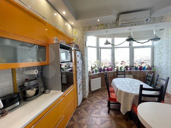 3-к. квартира, 120 м², 3/11 эт.