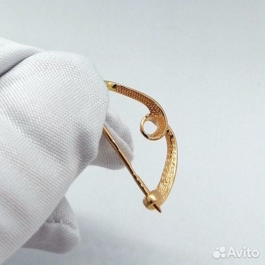 Золотая брошь