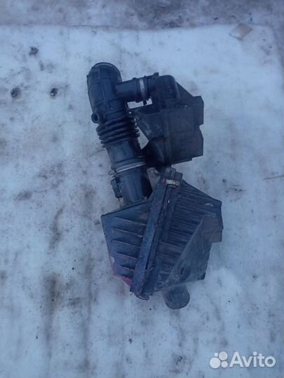 Корпус воздушного фильтра Nissan Primera P11