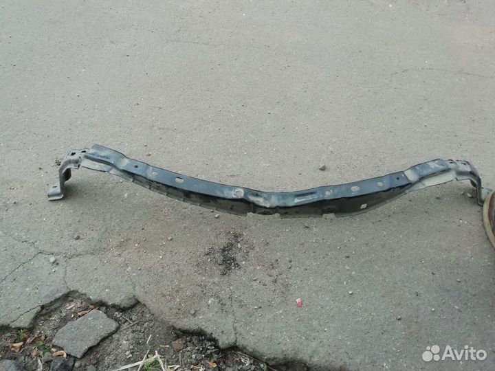 Усилитель бампера (верхний) Toyota Rav4 40