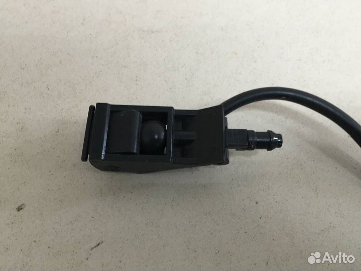 Форсунка омывателя лобового стекла Volkswagen Polo