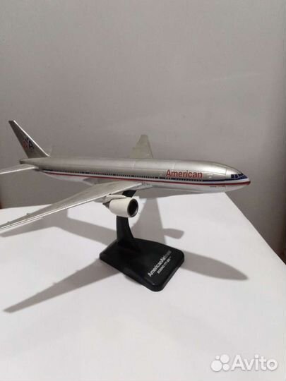 Настольная модель самалета Боинг