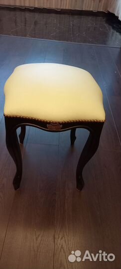 Банкетка для пианино