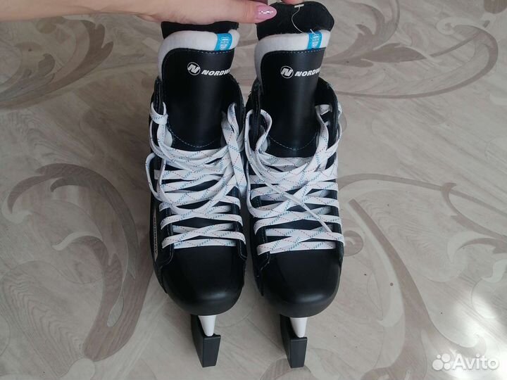 Коньки хоккейные