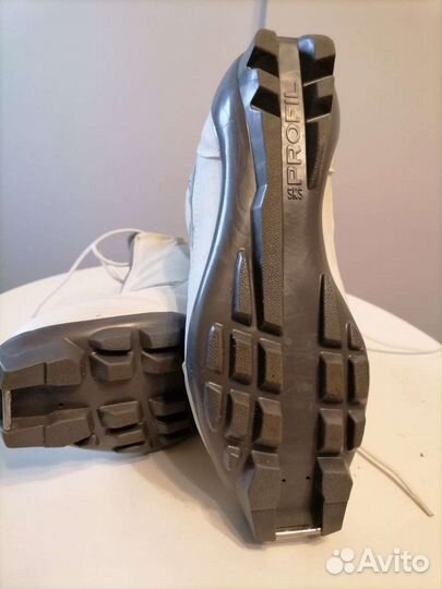 Лыжные ботинки 38, 39, 40. и лыжи