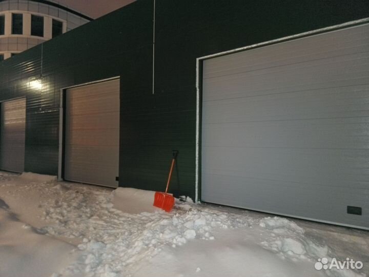 Монтаж секционных ворот