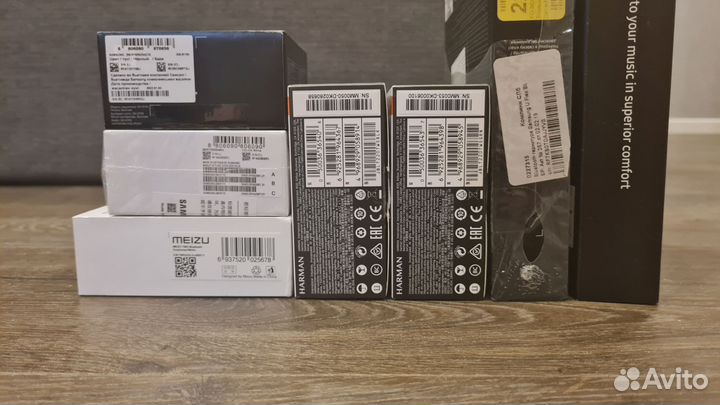 Коллекция наушников, 13 пар JBL Samsung