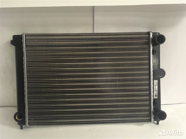 Радиатор охлаждения Volkswagen Passat B3