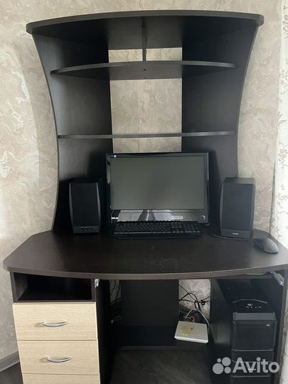 Компьютерный стол