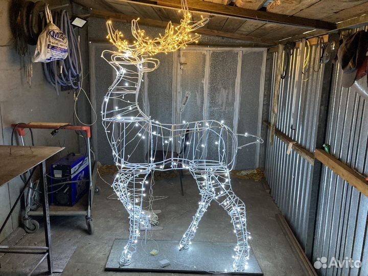 Новогодний олень светящийся