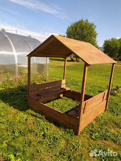 Детская песочница с крышей