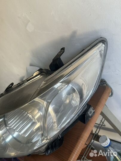 Фара левая toyota corolla 150