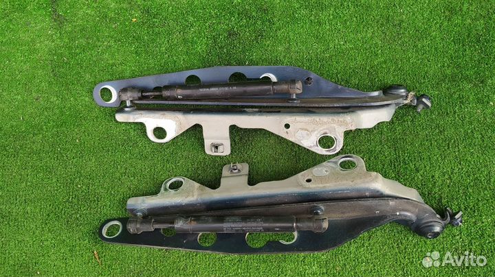 Петля капота пара Volvo S80 B5244S 2000