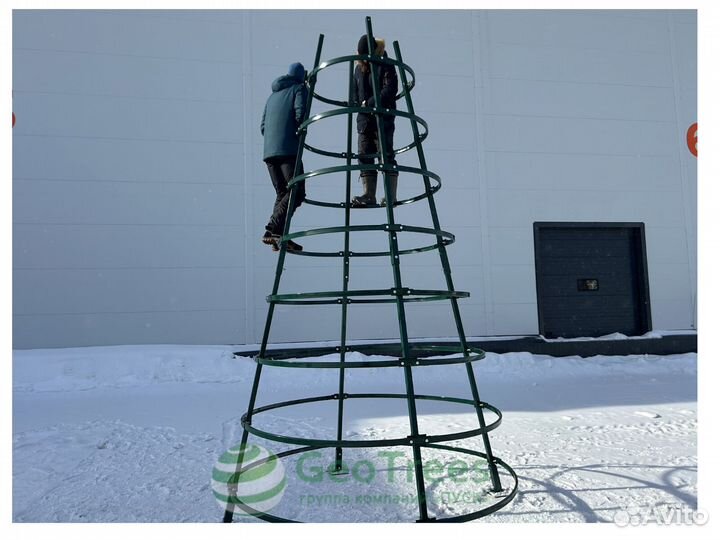 Искуственная Ель в ТЦ с украшением