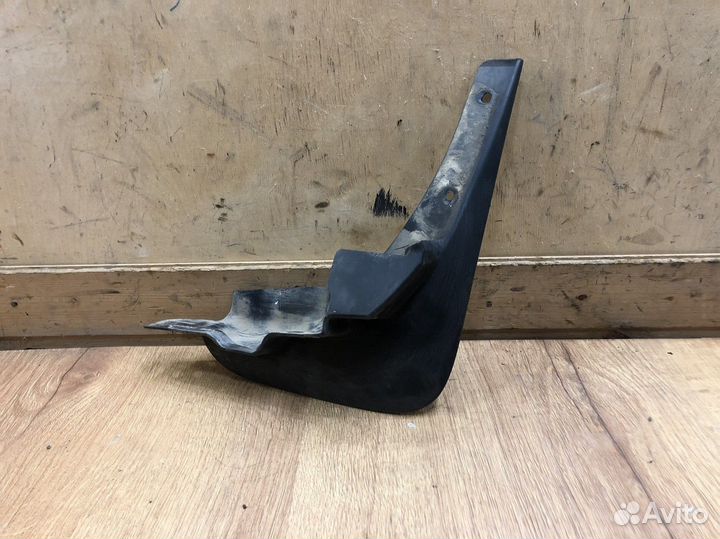 Брызговик передний правый Nissan Murano Z51 08-15