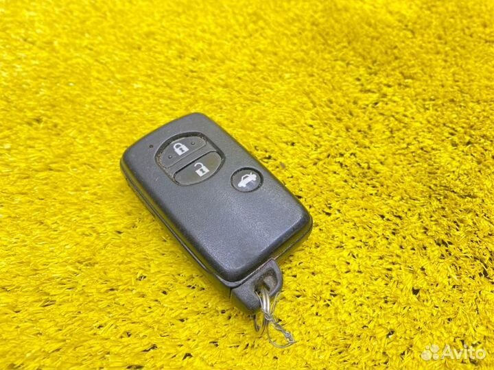 Ключ зажигания Toyota Avensis