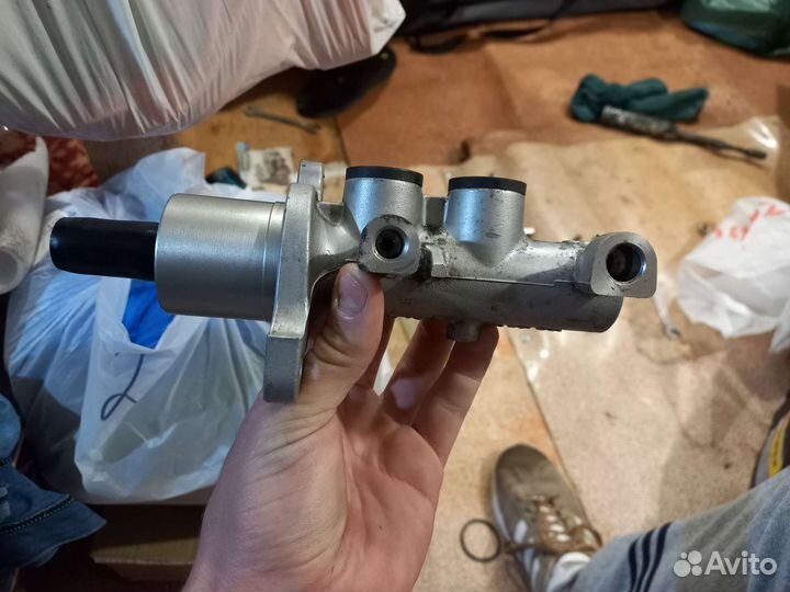 Главный тормозной цилиндр с ABS