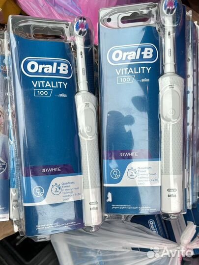 Электрическая зубная щетка oral b новая