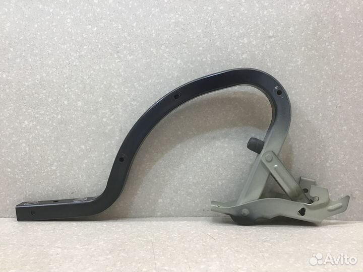 Петля крышки багажника Kia Cerato 2018