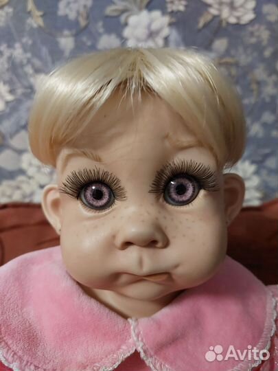 Кукла фарфоровая