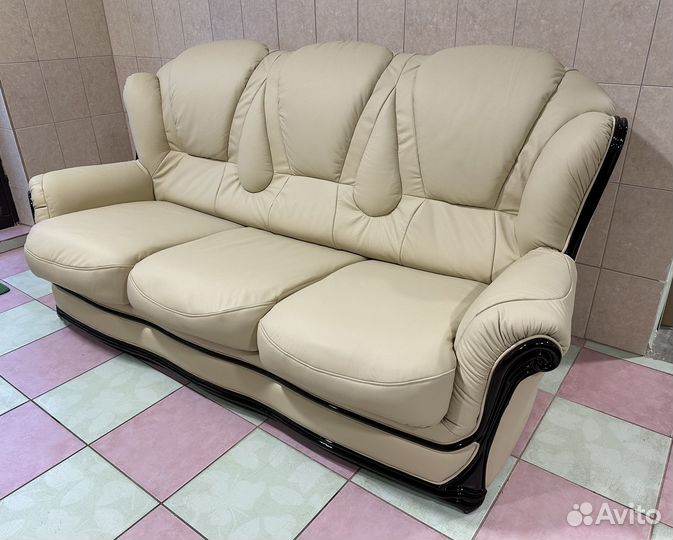 Итальянский кожаный диван кровать