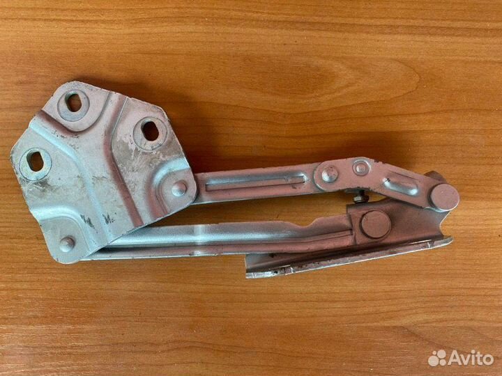 Петля капота передняя левая Vw Touran minivan BSE