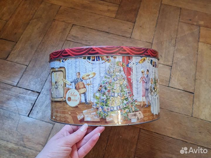 Металлическая коробка