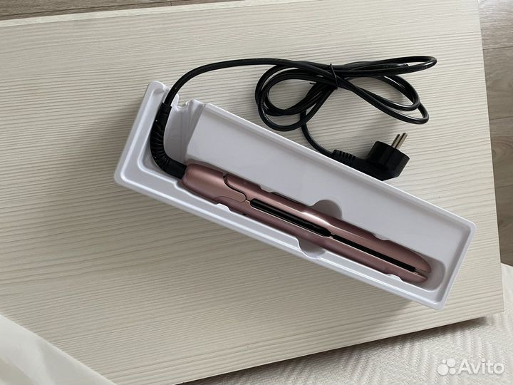 Выпрямитель для волос новый