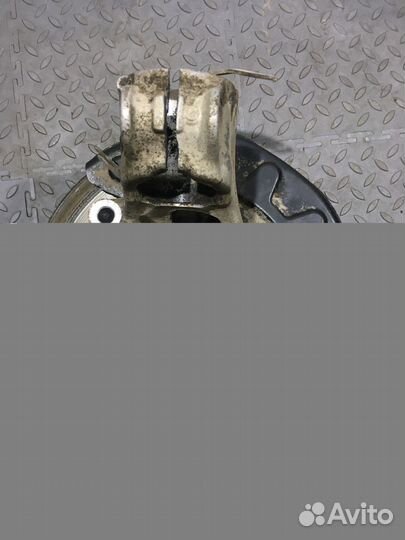 Кулак поворотный передний правый