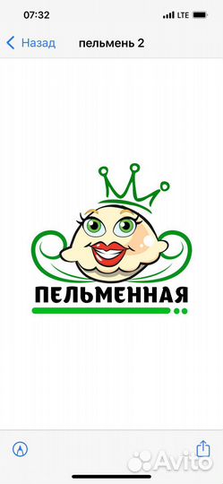 Официант в кафе