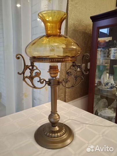 Лампа настольная