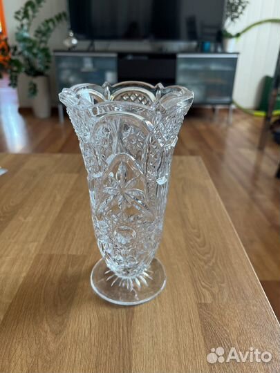 Хрустальная ваза