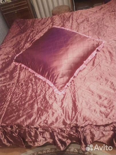 Покрывало на двухспальную кровать с рюшами
