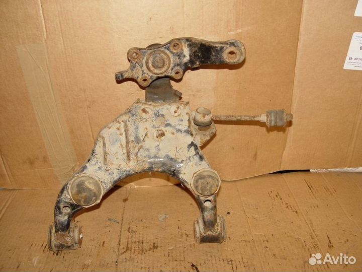 Нижний рычаг Toyota Land Cruiser 90 00г