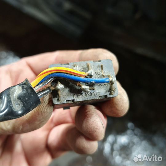 895959561 кнопка люка Ауди 80 б4 100 443959561B