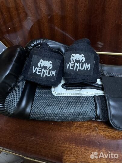 Боксерские перчатки