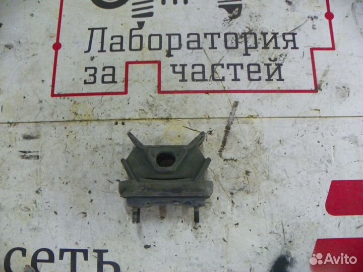 Опора двигателя задняя Kia Sorento