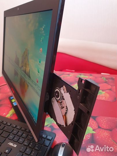 Моноблок Asus ET2231 22” Intel i3/8Gb/GT930M