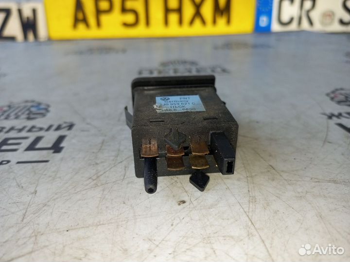 Кнопка обогрева заднего стекла Volkswagen Golf 4