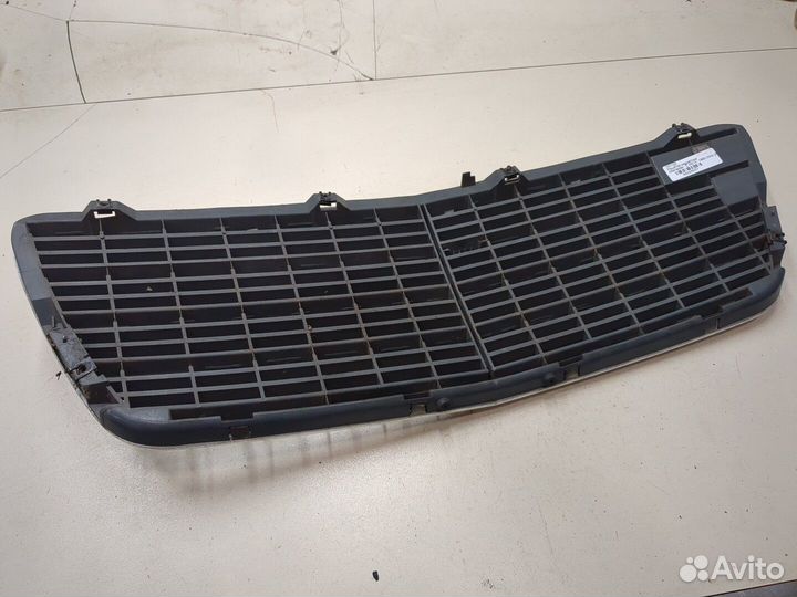 Решетка радиатора Mercedes E W210, 2000