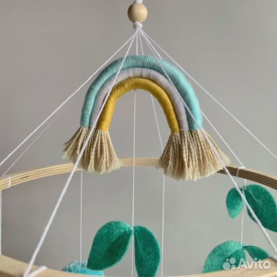 Мобиль в кроватку из фетра