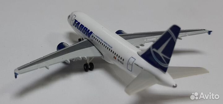 Модель самолета Airbus A318-111 Tarom 1:500
