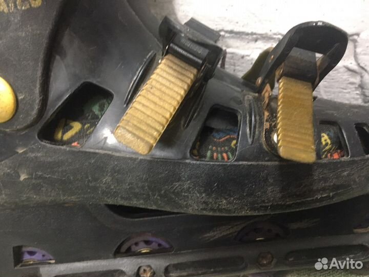 Роликовые коньки с наколенниками