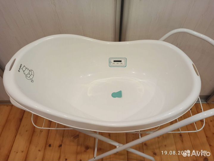 Детская ванночка для купания с подставкой