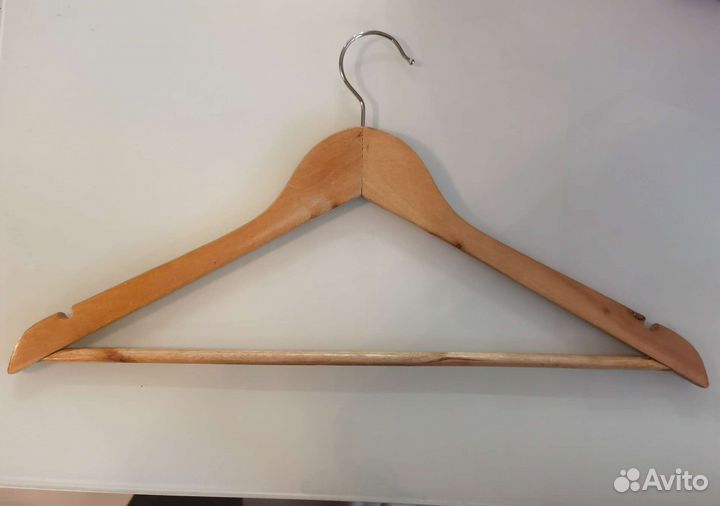 Вешалка для одежды деревянная