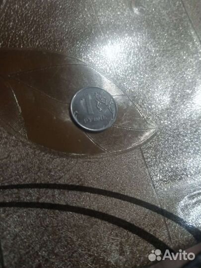 Монета 1 рубль с браком